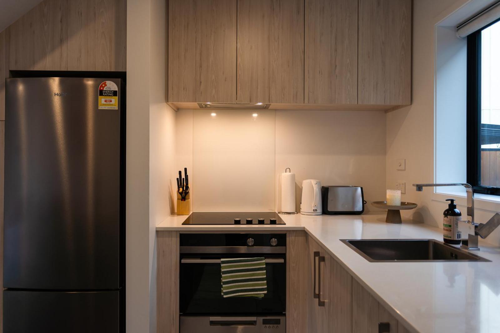 Modern 2 Bedroom Townhouse In Cbd With Parking! Sleeps 5 Κράισττσερτς Εξωτερικό φωτογραφία