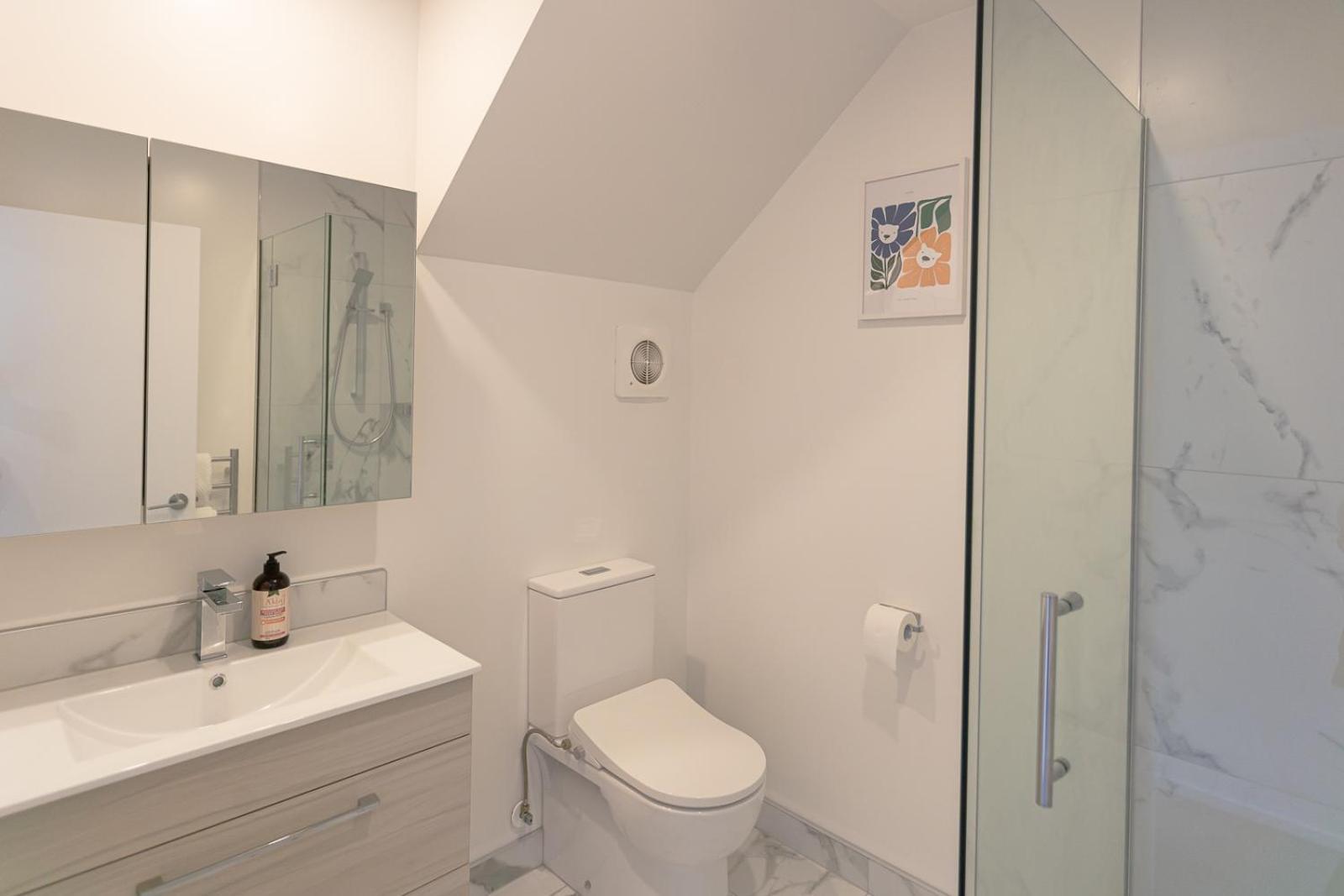Modern 2 Bedroom Townhouse In Cbd With Parking! Sleeps 5 Κράισττσερτς Εξωτερικό φωτογραφία