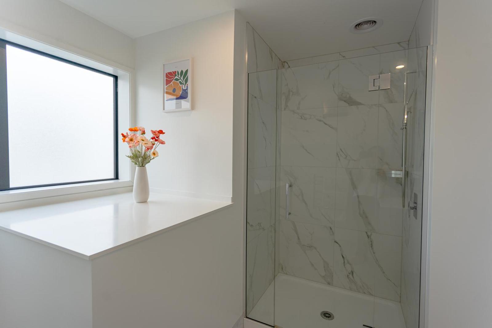 Modern 2 Bedroom Townhouse In Cbd With Parking! Sleeps 5 Κράισττσερτς Εξωτερικό φωτογραφία