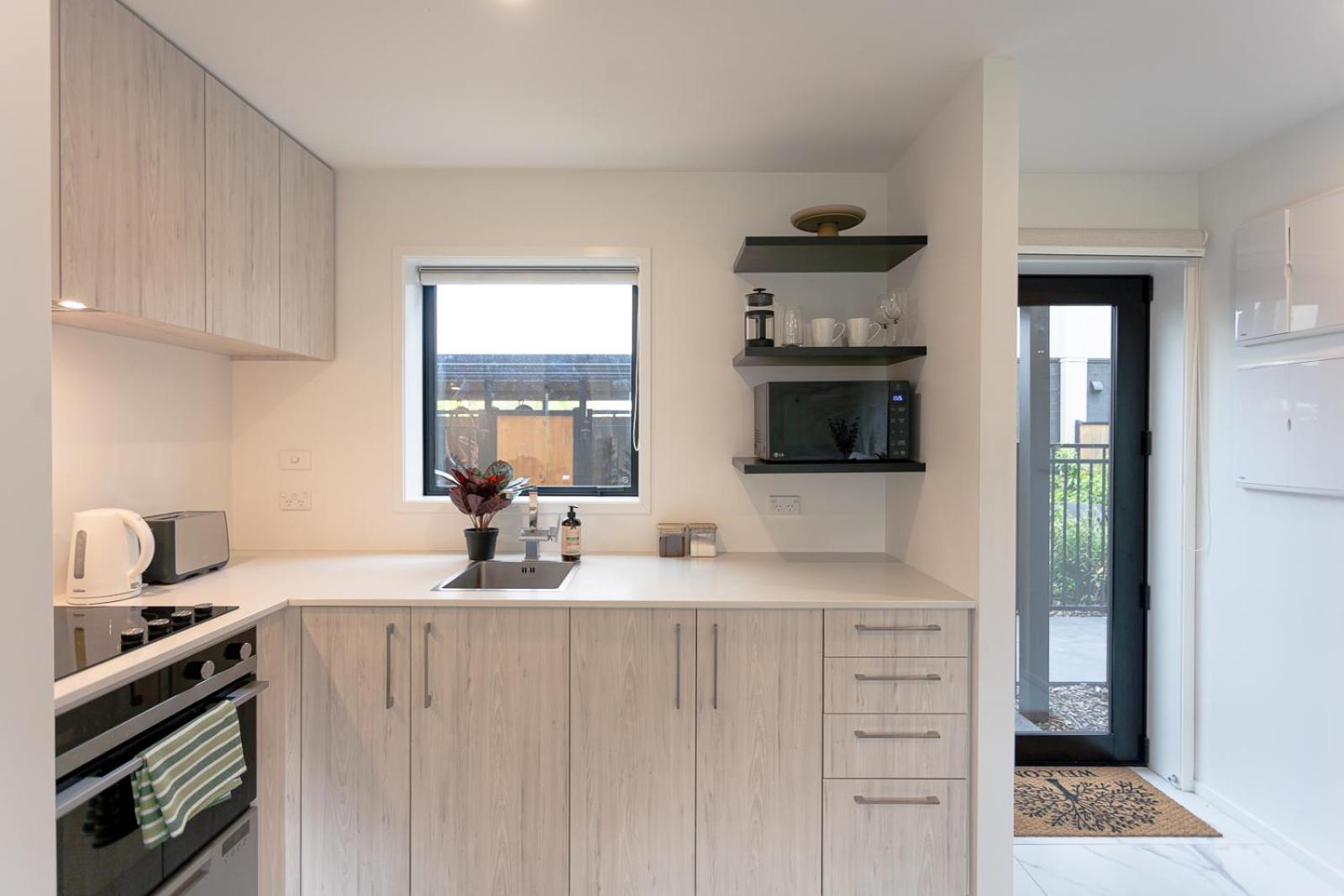 Modern 2 Bedroom Townhouse In Cbd With Parking! Sleeps 5 Κράισττσερτς Εξωτερικό φωτογραφία